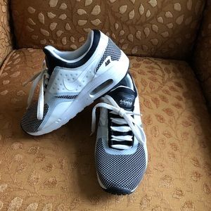 Kids nike airmax size 3Y